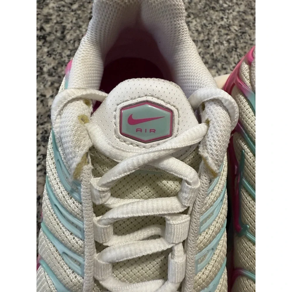 Nike‎ Air Size 4.5 Youth Pink And Teal Beautiful Nice Sneakers